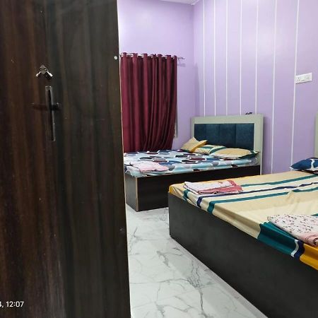 Shree Ayodhya Dham Guest House 300 Meter From Sri Ram Temple Free Pick Up , Drop , Breakfast & Wifi Dış mekan fotoğraf