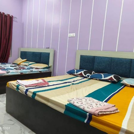 Shree Ayodhya Dham Guest House 300 Meter From Sri Ram Temple Free Pick Up , Drop , Breakfast & Wifi Dış mekan fotoğraf