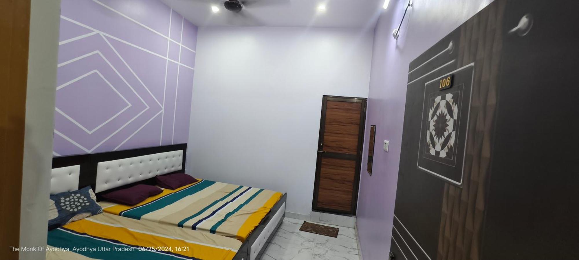 Shree Ayodhya Dham Guest House 300 Meter From Sri Ram Temple Free Pick Up , Drop , Breakfast & Wifi Dış mekan fotoğraf